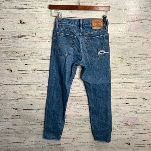 Levi's Women's Premium Wedgie Fit Jeans size 23 raw  hem - Picture 8 of 8